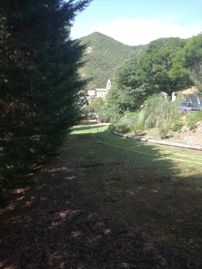 Gites Les Tilleuls Clamensane Bagian luar foto